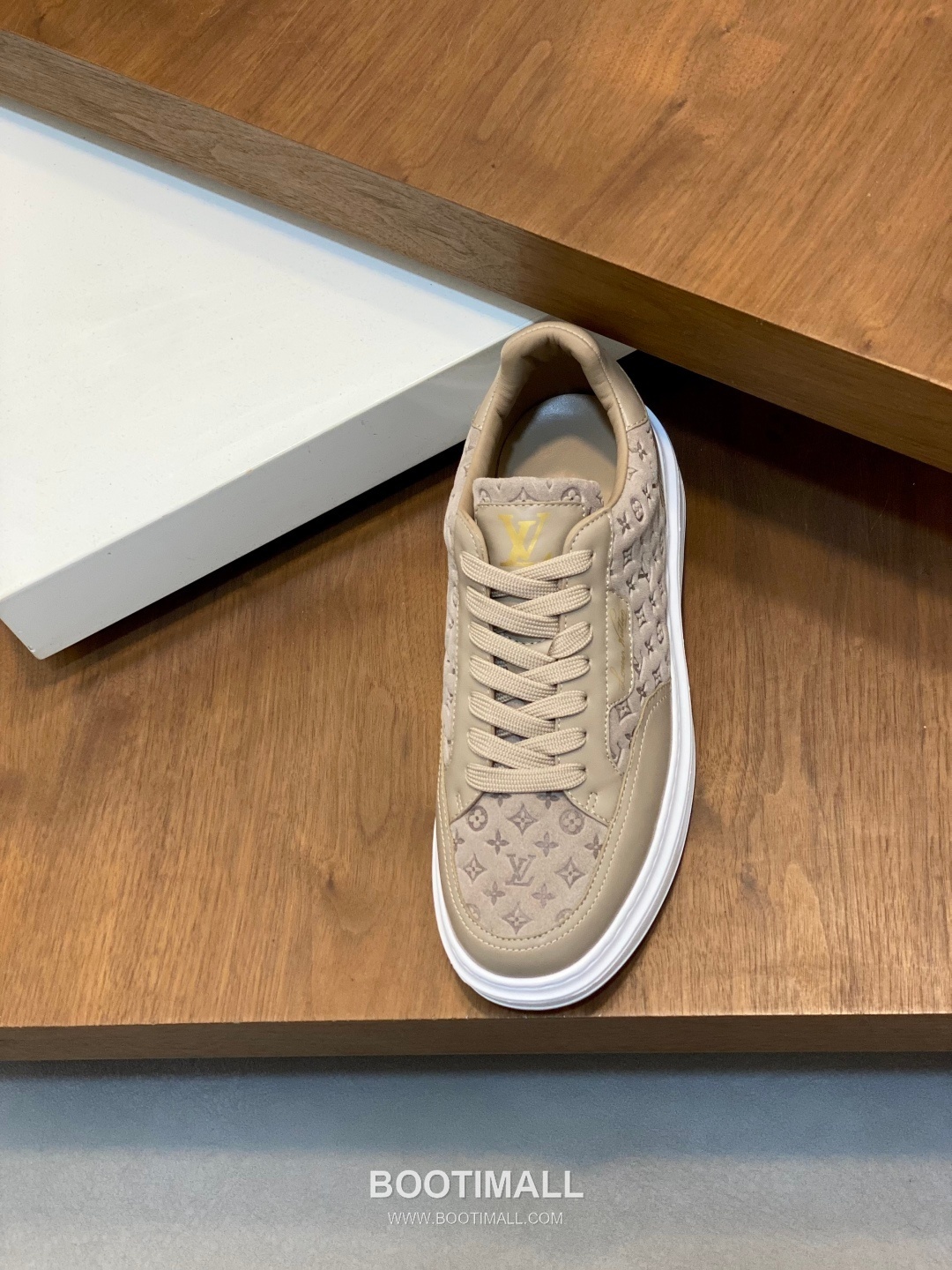 Louis Vuitton Calfskin Low Sneakers with Monogram Logo TPU Sole Detail 루이비통 카프스킨 로우 스니커즈 모노그램 로고 TPU 솔 디테일 4.0cm 6