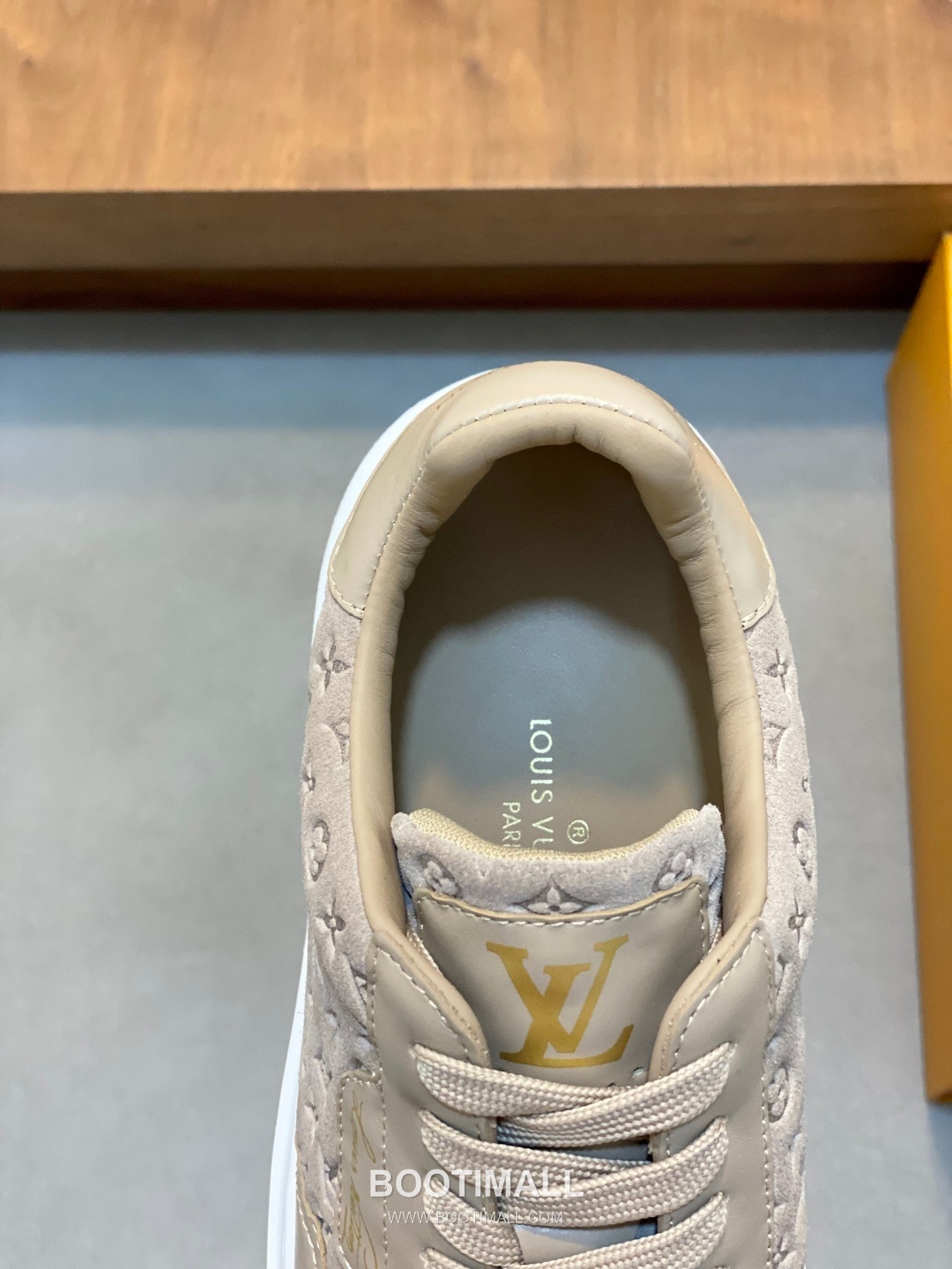 Louis Vuitton Calfskin Low Sneakers with Monogram Logo TPU Sole Detail 루이비통 카프스킨 로우 스니커즈 모노그램 로고 TPU 솔 디테일 4.0cm 7