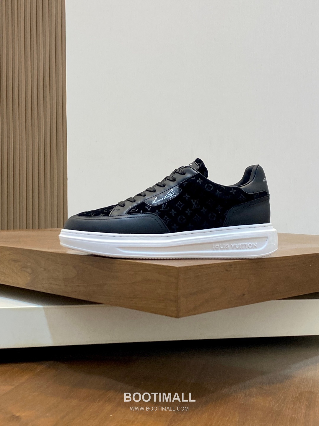 Louis Vuitton Calfskin Low Sneakers with Monogram Logo TPU Sole Detail 루이비통 카프스킨 로우 스니커즈 모노그램 로고 TPU 솔 디테일 4.0cm 2