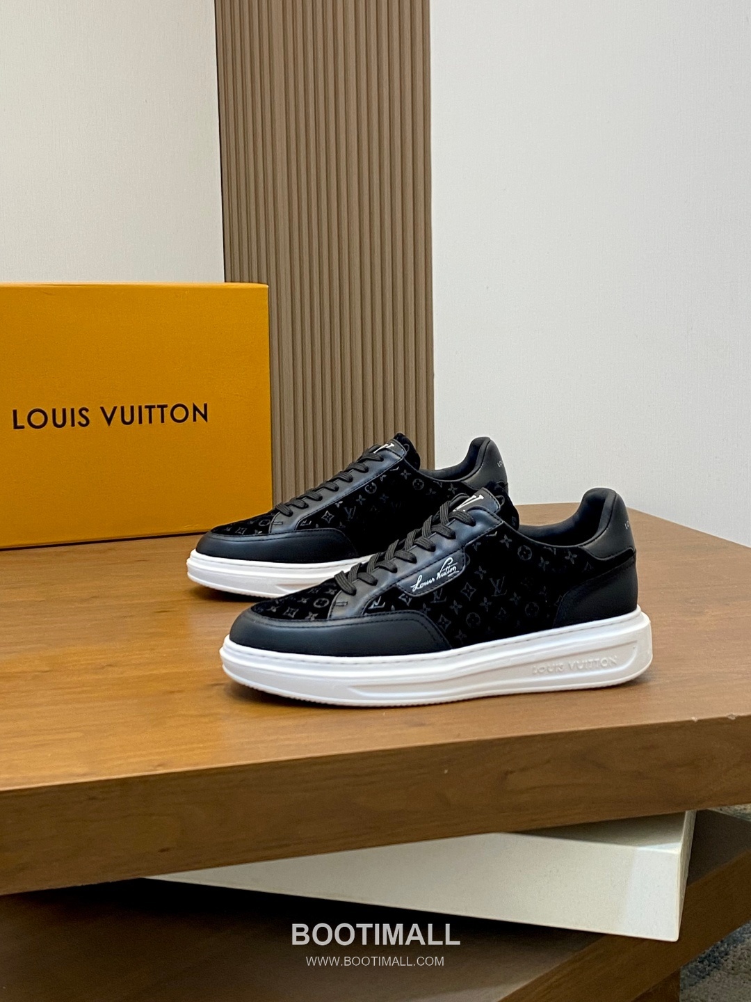 Louis Vuitton Calfskin Low Sneakers with Monogram Logo TPU Sole Detail 루이비통 카프스킨 로우 스니커즈 모노그램 로고 TPU 솔 디테일 4.0cm 3