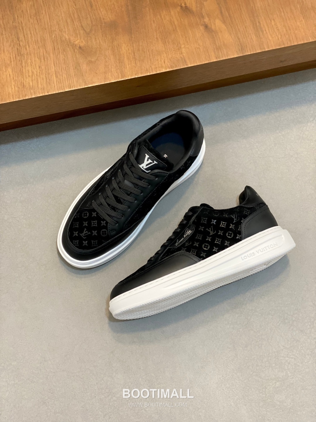 Louis Vuitton Calfskin Low Sneakers with Monogram Logo TPU Sole Detail 루이비통 카프스킨 로우 스니커즈 모노그램 로고 TPU 솔 디테일 4.0cm 5