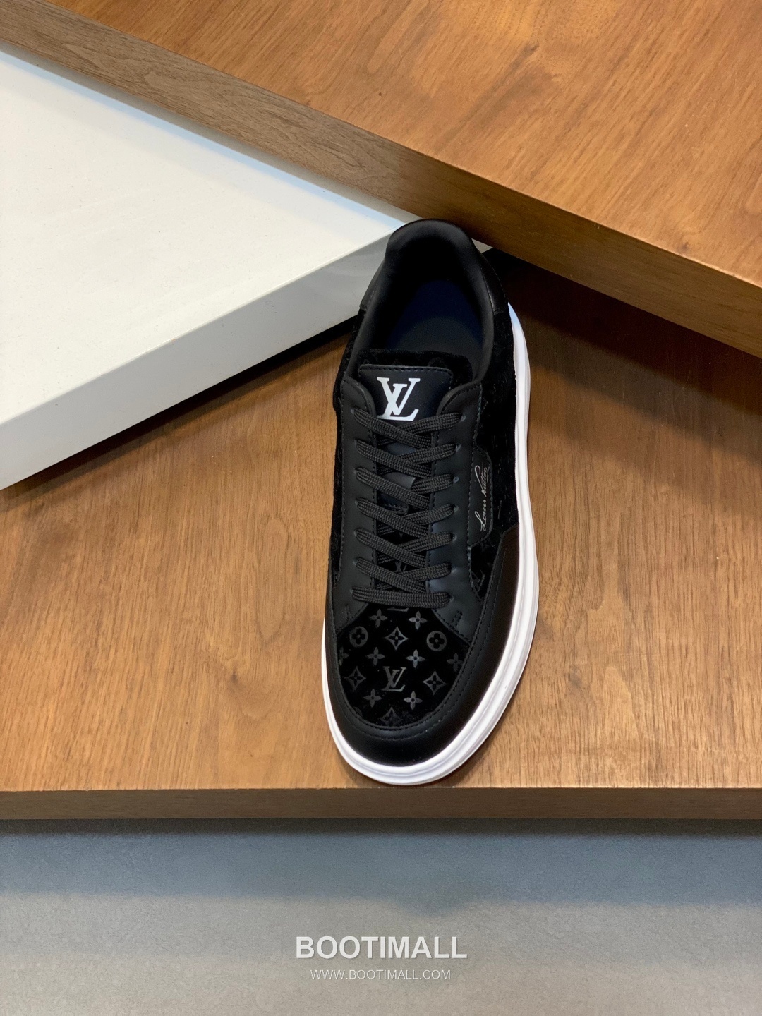 Louis Vuitton Calfskin Low Sneakers with Monogram Logo TPU Sole Detail 루이비통 카프스킨 로우 스니커즈 모노그램 로고 TPU 솔 디테일 4.0cm 6