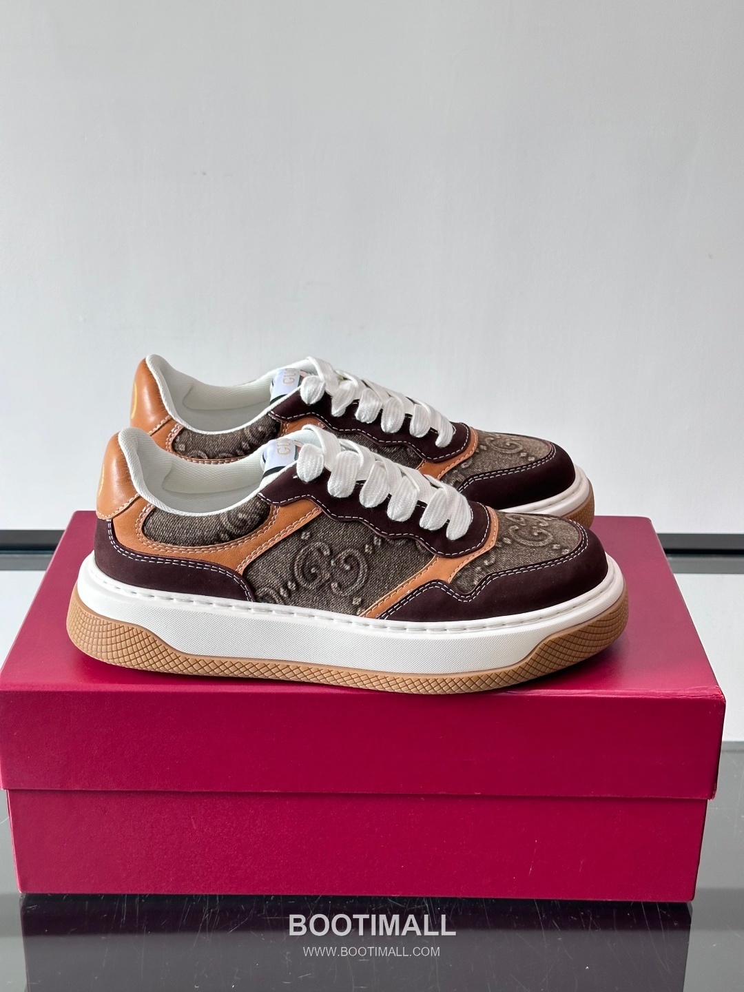 Gucci Screener Calfskin Low Sneakers with Web Stripe Double G Detail 구찌 스크리너 카프스킨 로우 스니커즈 웹 스트라이프 더블 G 디테일 3.5cm 1