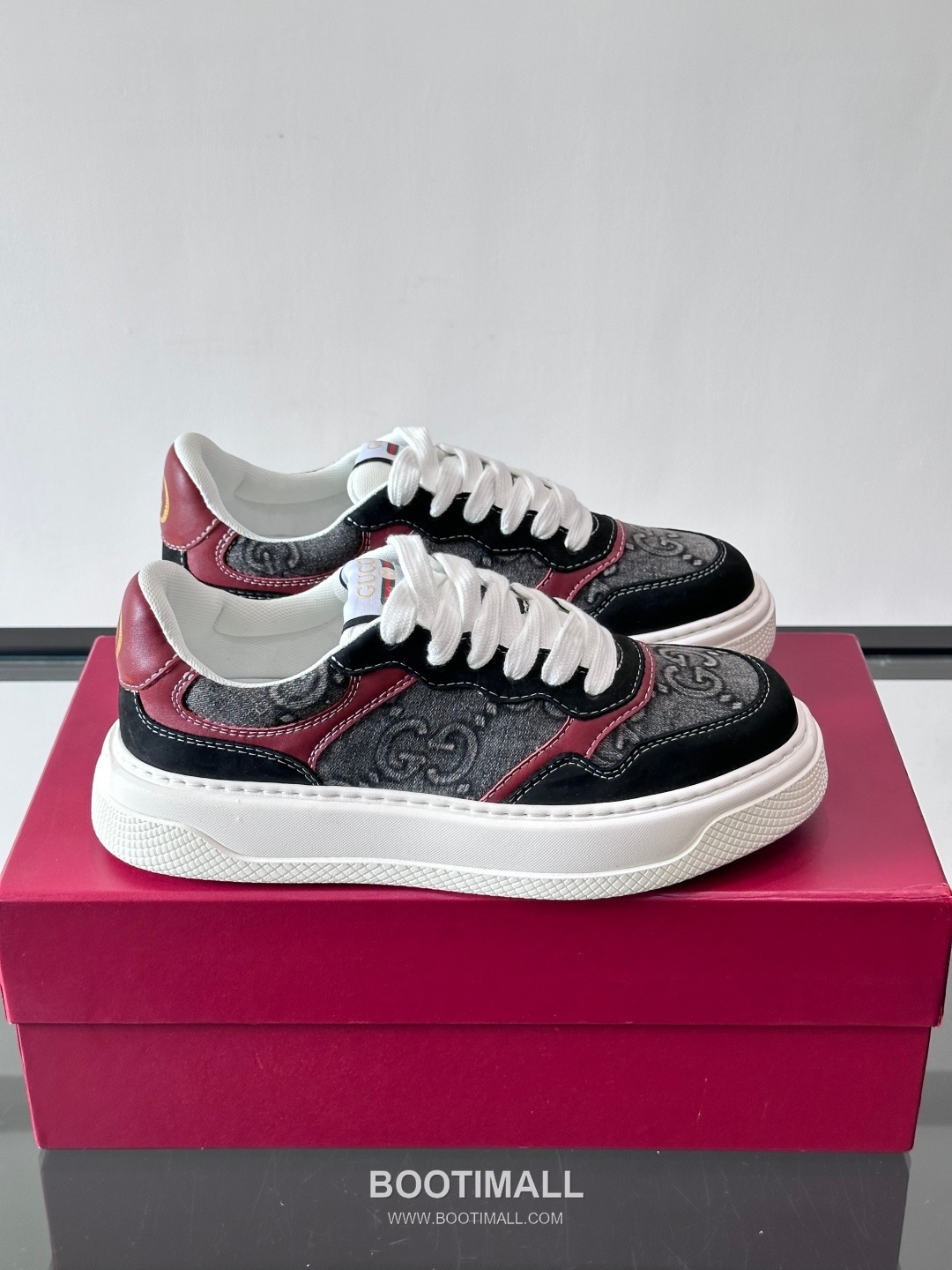 Gucci Screener Calfskin Low Sneakers with Web Stripe Double G Detail 구찌 스크리너 카프스킨 로우 스니커즈 웹 스트라이프 더블 G 디테일 3.5cm 1