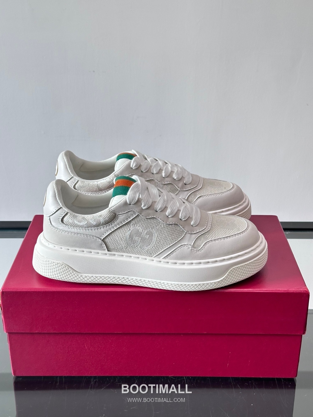 Gucci Screener Calfskin Low Sneakers with Web Stripe Double G Detail 구찌 스크리너 카프스킨 로우 스니커즈 웹 스트라이프 더블 G 디테일 3.5cm 1