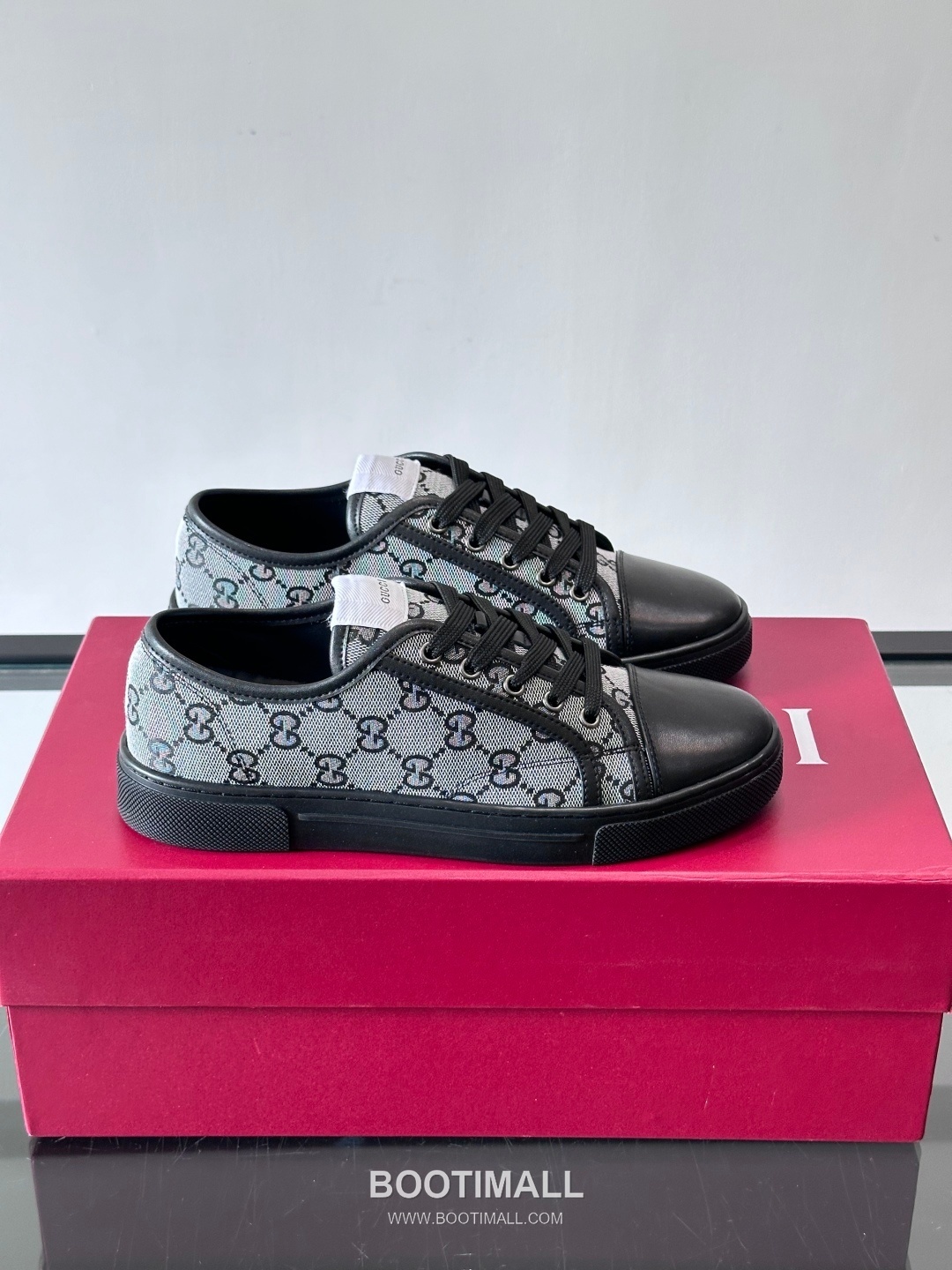 Gucci GG Embossed Calfskin Low Sneakers with Metal Eyelet Detail 구찌 GG 엠보싱 카프스킨 로우 스니커즈 메탈 아일렛 디테일 3.5cm 1