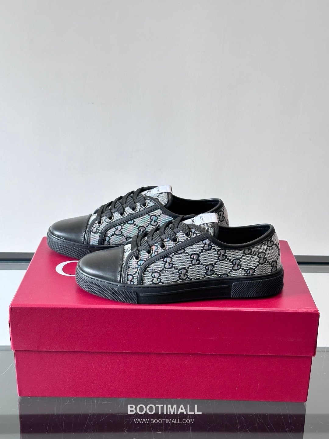 Gucci GG Embossed Calfskin Low Sneakers with Metal Eyelet Detail 구찌 GG 엠보싱 카프스킨 로우 스니커즈 메탈 아일렛 디테일 3.5cm 3