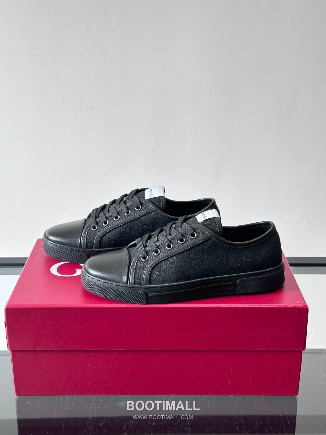 Gucci GG Embossed Calfskin Low Sneakers with Metal Eyelet Detail 구찌 GG 엠보싱 카프스킨 로우 스니커즈 메탈 아일렛 디테일 3.5cm 3