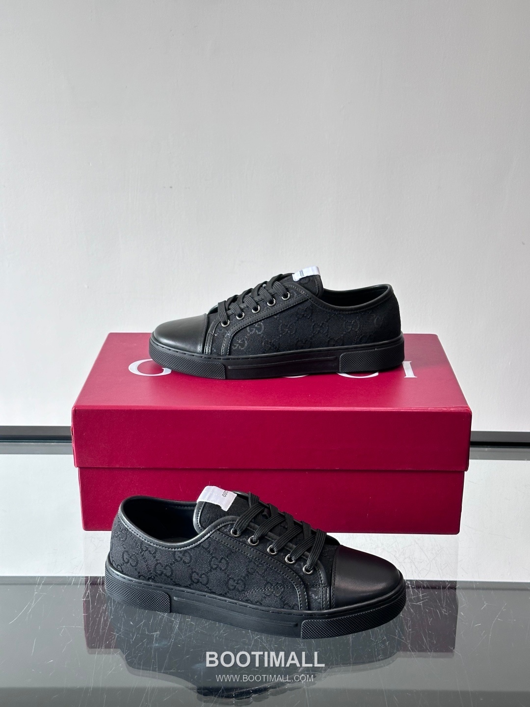 Gucci GG Embossed Calfskin Low Sneakers with Metal Eyelet Detail 구찌 GG 엠보싱 카프스킨 로우 스니커즈 메탈 아일렛 디테일 3.5cm 4