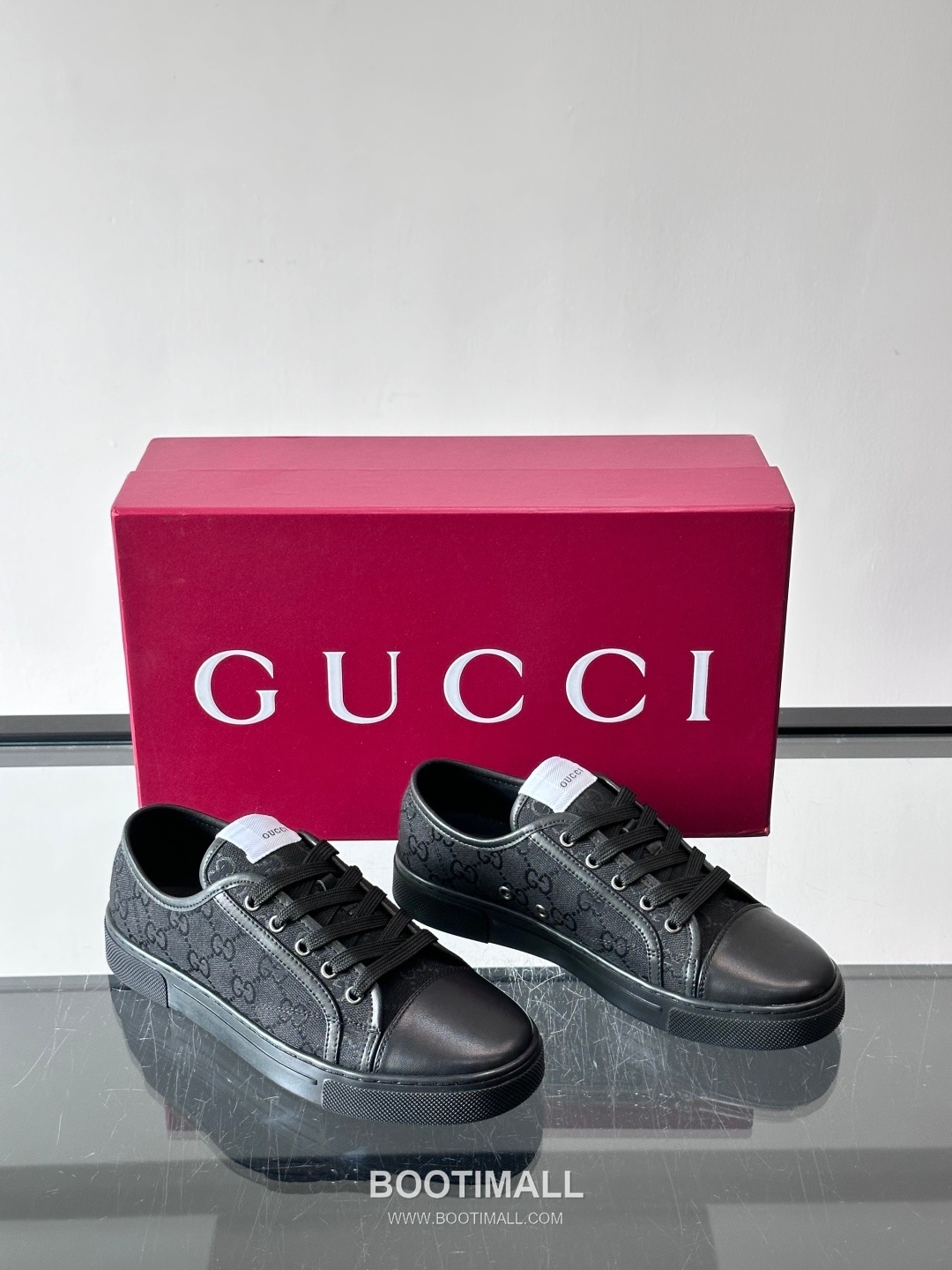 Gucci GG Embossed Calfskin Low Sneakers with Metal Eyelet Detail 구찌 GG 엠보싱 카프스킨 로우 스니커즈 메탈 아일렛 디테일 3.5cm 5