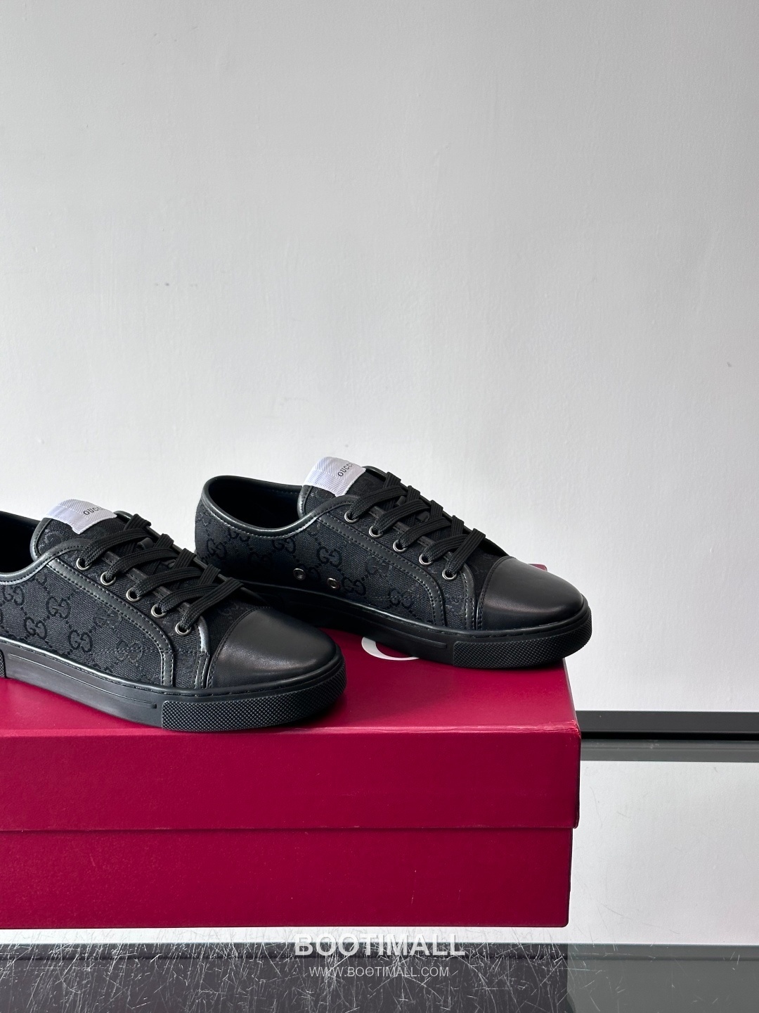 Gucci GG Embossed Calfskin Low Sneakers with Metal Eyelet Detail 구찌 GG 엠보싱 카프스킨 로우 스니커즈 메탈 아일렛 디테일 3.5cm 7