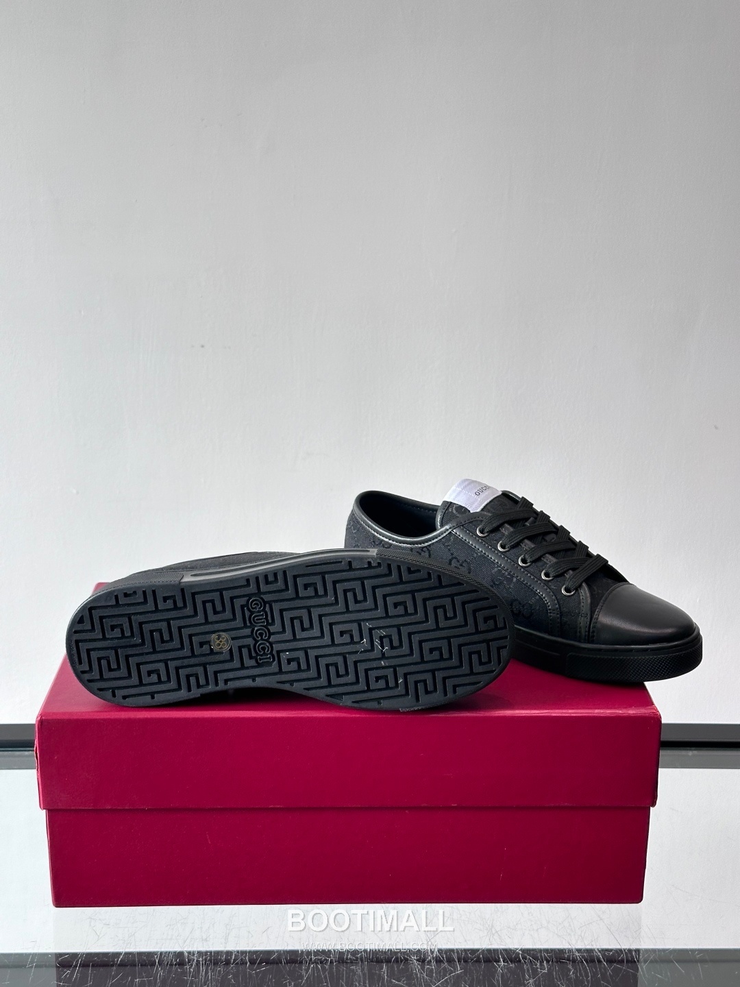 Gucci GG Embossed Calfskin Low Sneakers with Metal Eyelet Detail 구찌 GG 엠보싱 카프스킨 로우 스니커즈 메탈 아일렛 디테일 3.5cm 9