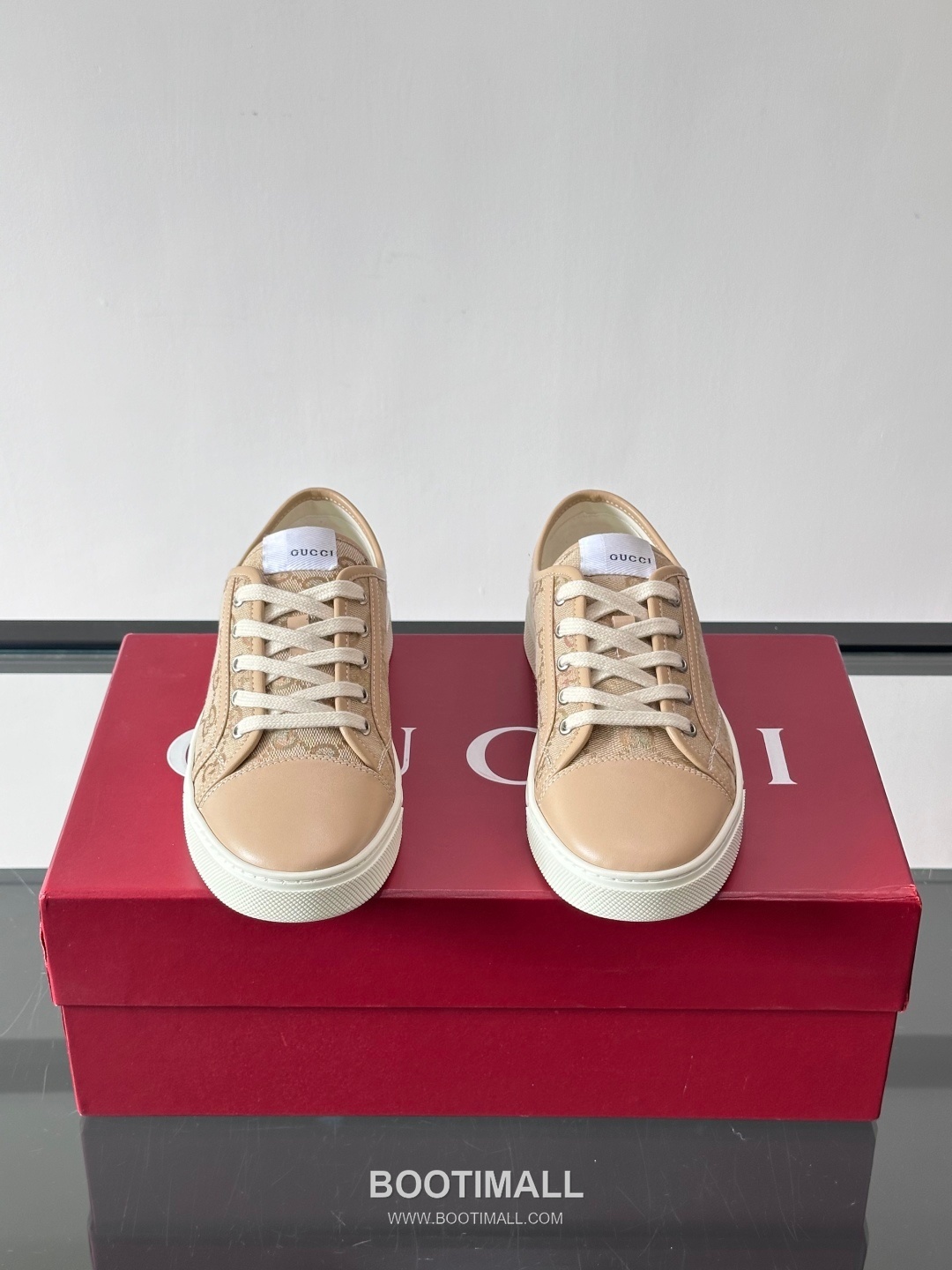 Gucci GG Embossed Calfskin Low Sneakers with Metal Eyelet Detail 구찌 GG 엠보싱 카프스킨 로우 스니커즈 메탈 아일렛 디테일 3.5cm 2