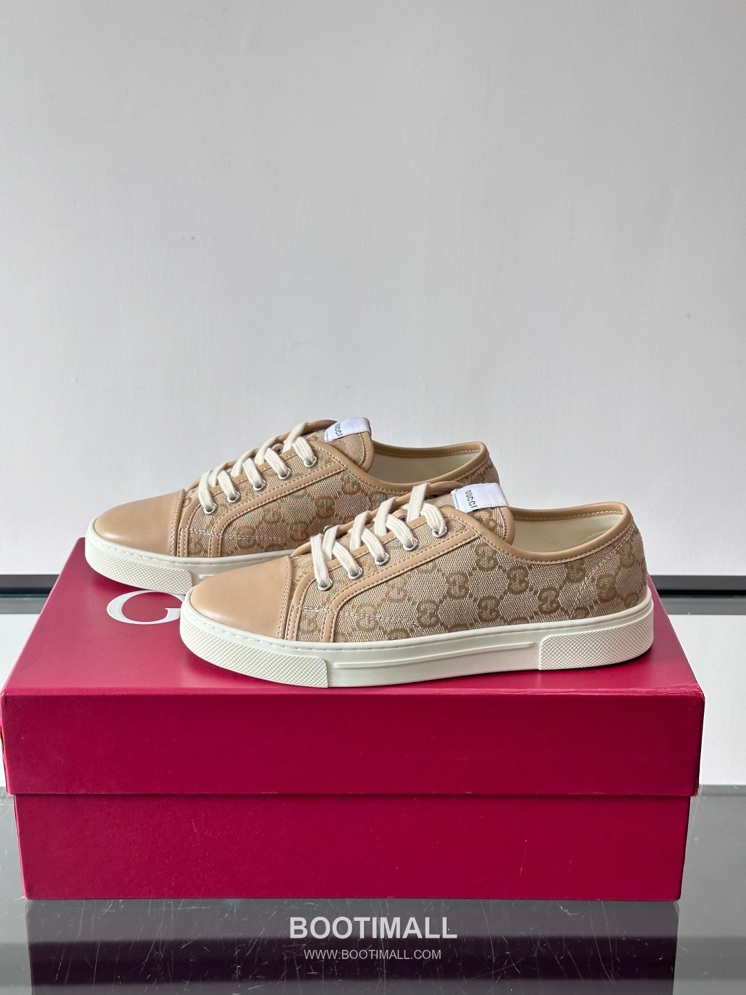 Gucci GG Embossed Calfskin Low Sneakers with Metal Eyelet Detail 구찌 GG 엠보싱 카프스킨 로우 스니커즈 메탈 아일렛 디테일 3.5cm 3