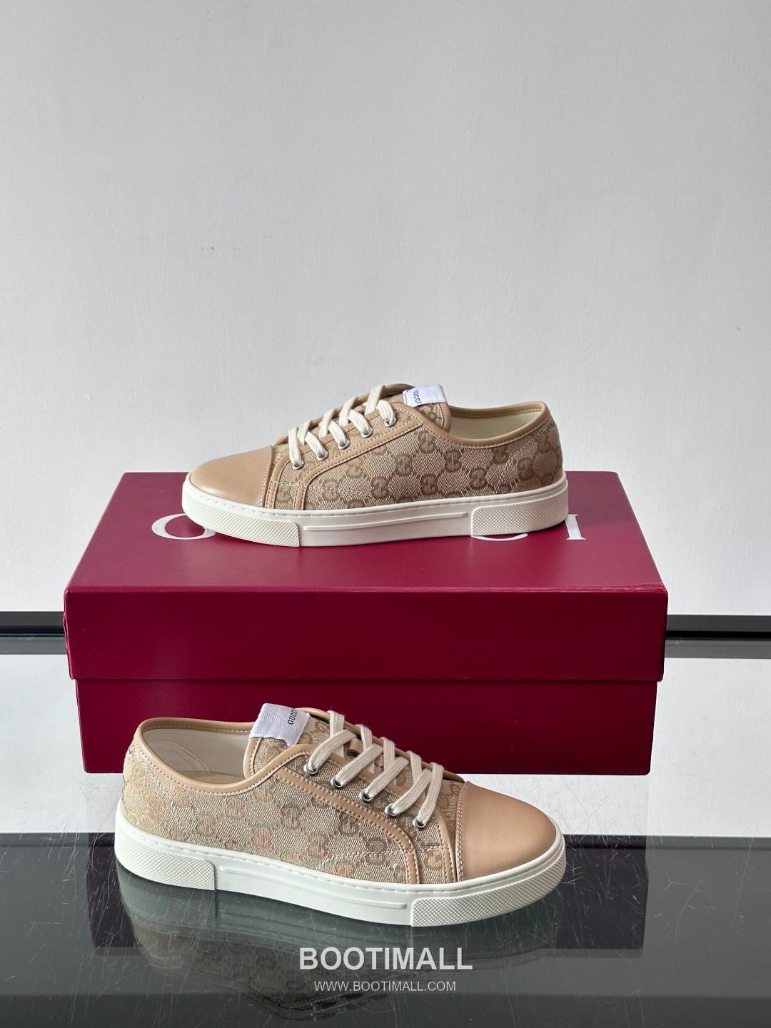 Gucci GG Embossed Calfskin Low Sneakers with Metal Eyelet Detail 구찌 GG 엠보싱 카프스킨 로우 스니커즈 메탈 아일렛 디테일 3.5cm 4