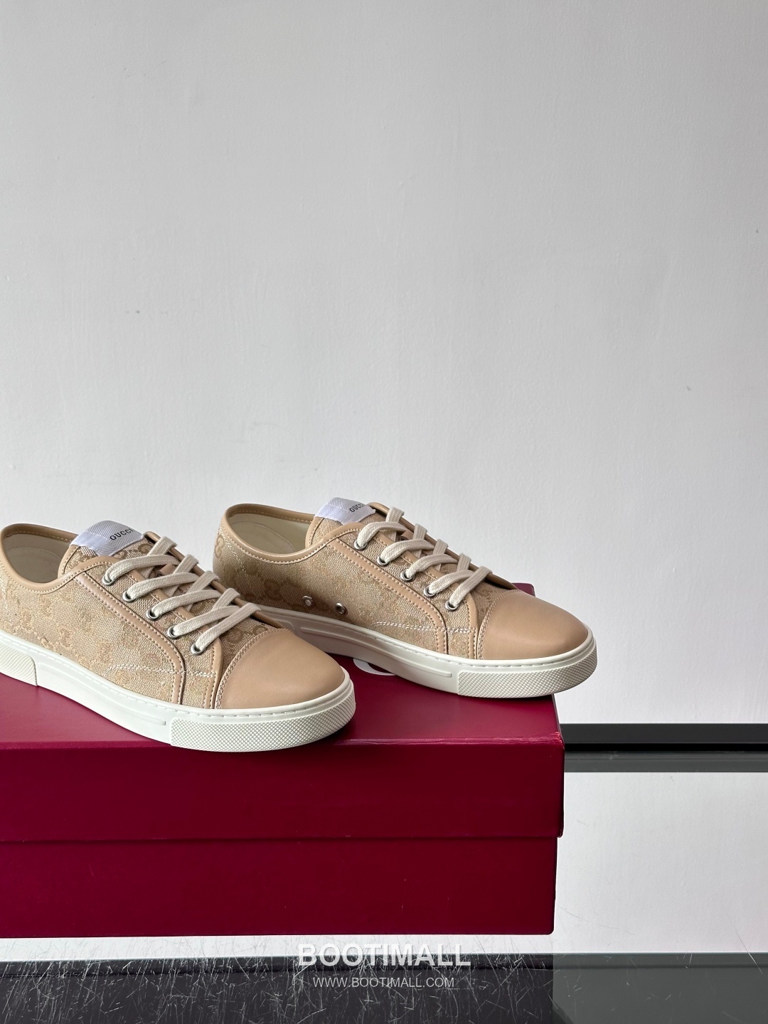 Gucci GG Embossed Calfskin Low Sneakers with Metal Eyelet Detail 구찌 GG 엠보싱 카프스킨 로우 스니커즈 메탈 아일렛 디테일 3.5cm 7