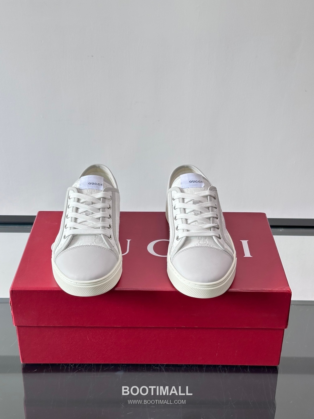 Gucci GG Embossed Calfskin Low Sneakers with Metal Eyelet Detail 구찌 GG 엠보싱 카프스킨 로우 스니커즈 메탈 아일렛 디테일 3.5cm 2