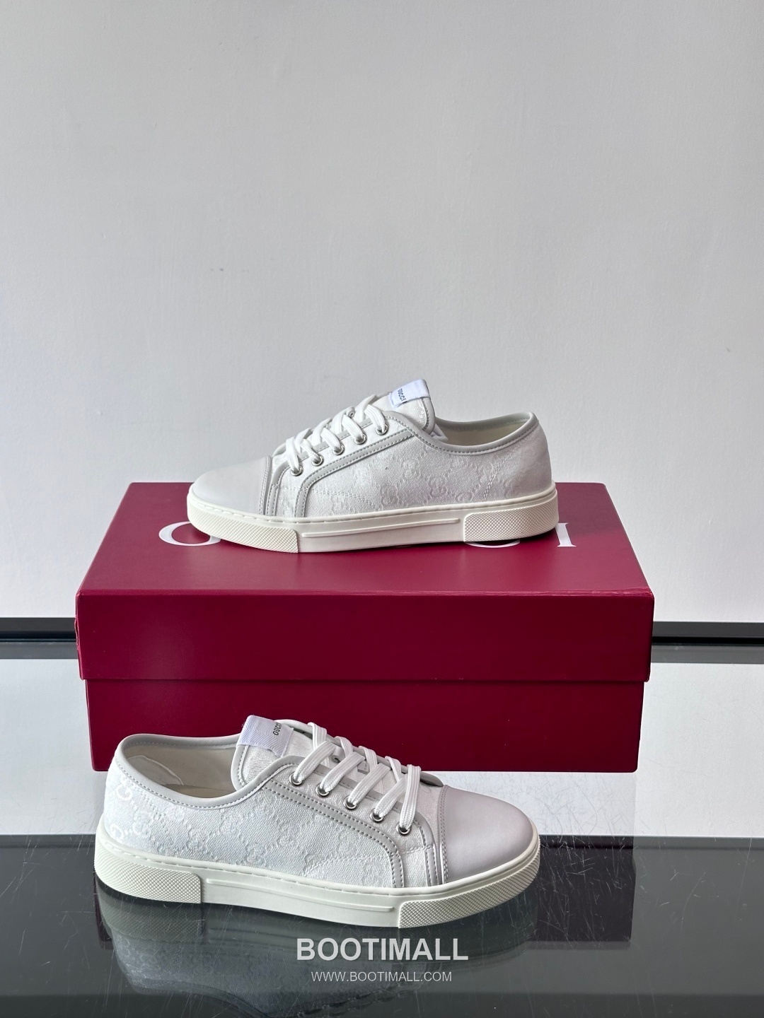 Gucci GG Embossed Calfskin Low Sneakers with Metal Eyelet Detail 구찌 GG 엠보싱 카프스킨 로우 스니커즈 메탈 아일렛 디테일 3.5cm 4