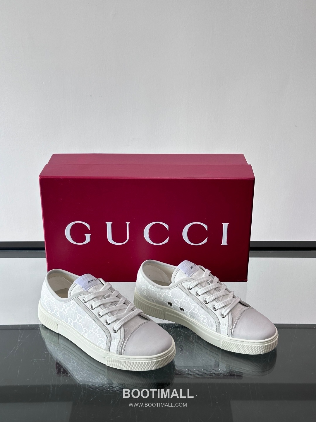 Gucci GG Embossed Calfskin Low Sneakers with Metal Eyelet Detail 구찌 GG 엠보싱 카프스킨 로우 스니커즈 메탈 아일렛 디테일 3.5cm 5