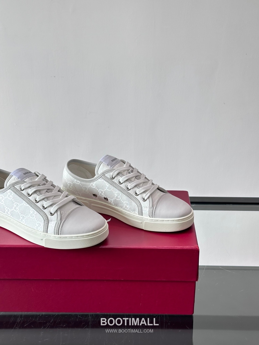 Gucci GG Embossed Calfskin Low Sneakers with Metal Eyelet Detail 구찌 GG 엠보싱 카프스킨 로우 스니커즈 메탈 아일렛 디테일 3.5cm 7