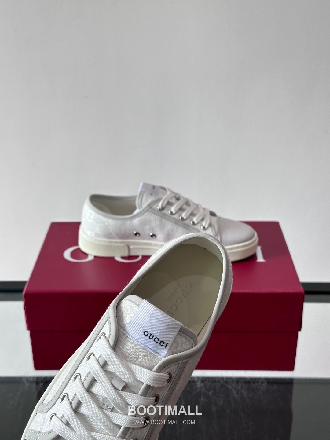 Gucci GG Embossed Calfskin Low Sneakers with Metal Eyelet Detail 구찌 GG 엠보싱 카프스킨 로우 스니커즈 메탈 아일렛 디테일 3.5cm 8