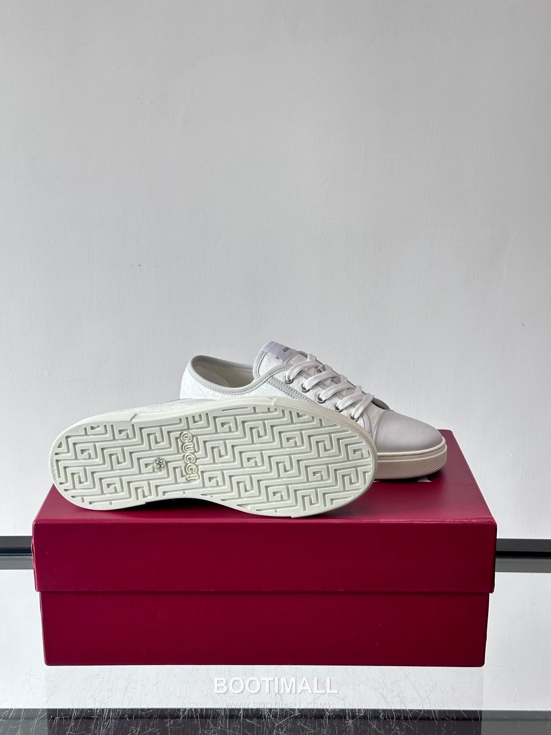 Gucci GG Embossed Calfskin Low Sneakers with Metal Eyelet Detail 구찌 GG 엠보싱 카프스킨 로우 스니커즈 메탈 아일렛 디테일 3.5cm 9