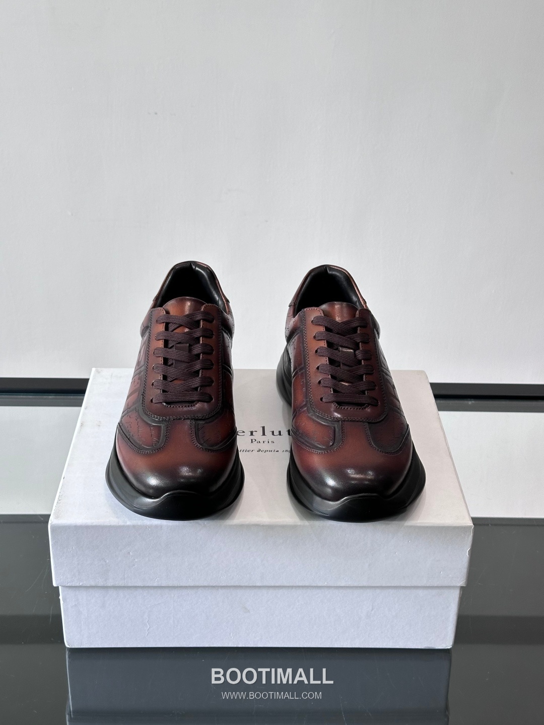 Berluti Calfskin Low Sneakers with Embossed Logo Detail 벨루티 카프스킨 로우 스니커즈 엠보싱 로고 디테일 4.5cm 2
