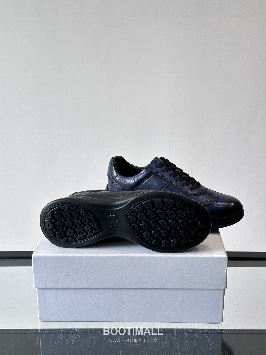 Berluti Calfskin Low Sneakers with Embossed Logo Detail 벨루티 카프스킨 로우 스니커즈 엠보싱 로고 디테일 4.5cm 9