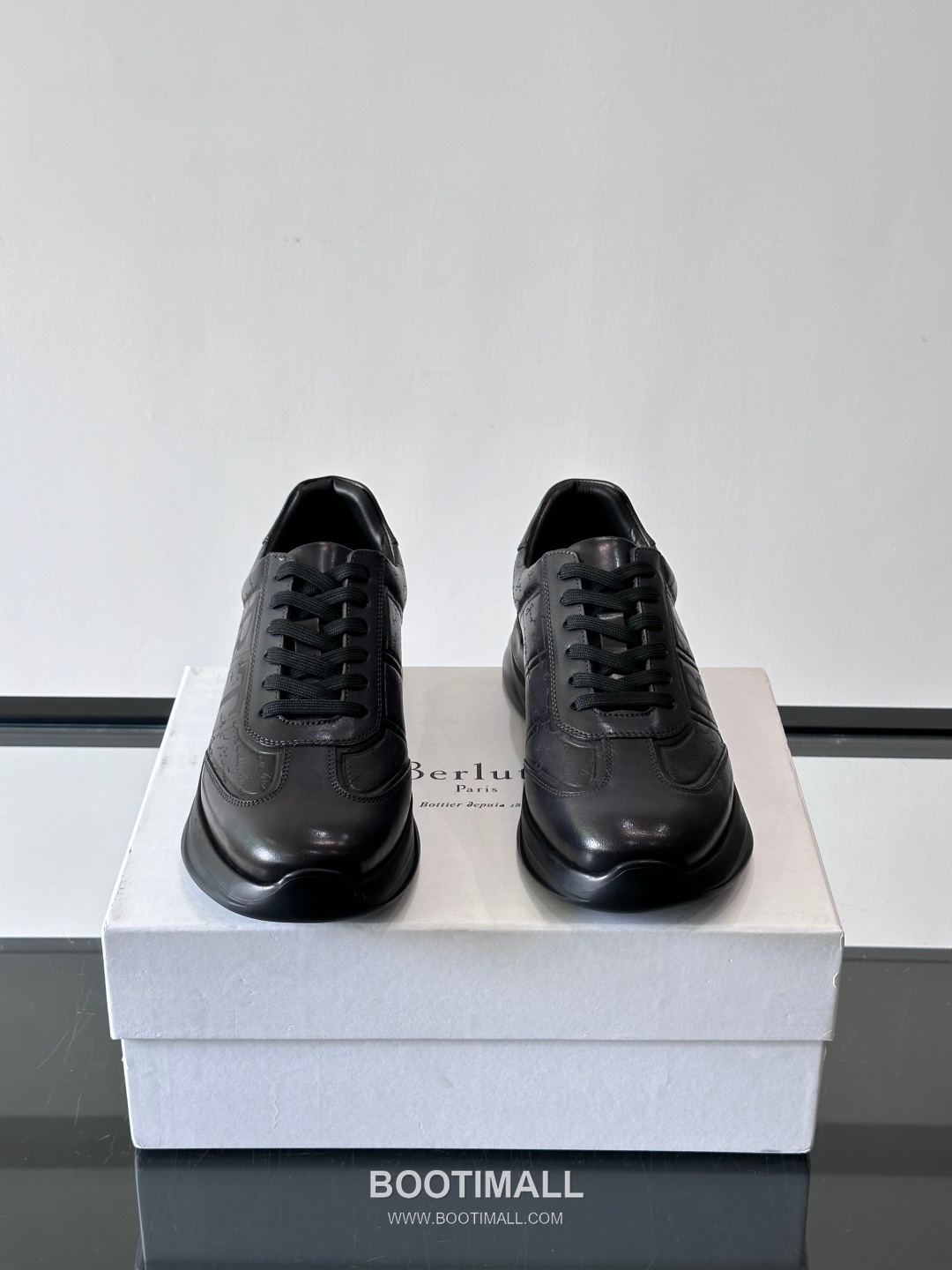 Berluti Calfskin Low Sneakers with Embossed Logo Detail 벨루티 카프스킨 로우 스니커즈 엠보싱 로고 디테일 4.5cm 2
