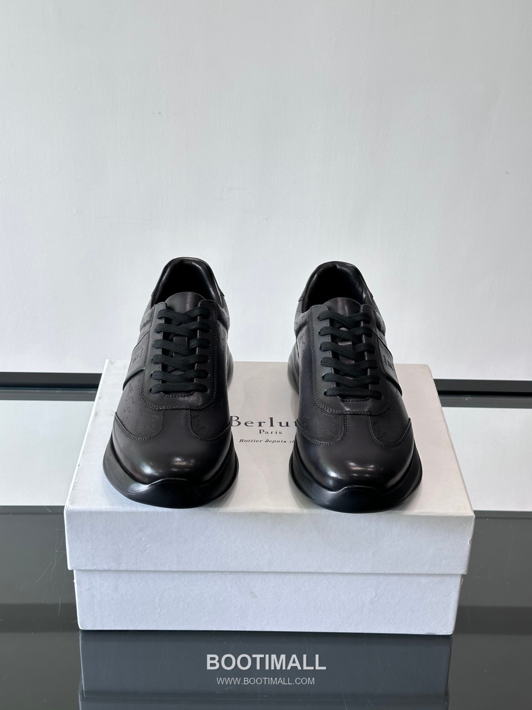 Berluti Calfskin Low Sneakers with Embossed Logo Detail 벨루티 카프스킨 로우 스니커즈 엠보싱 로고 디테일 4.5cm 2