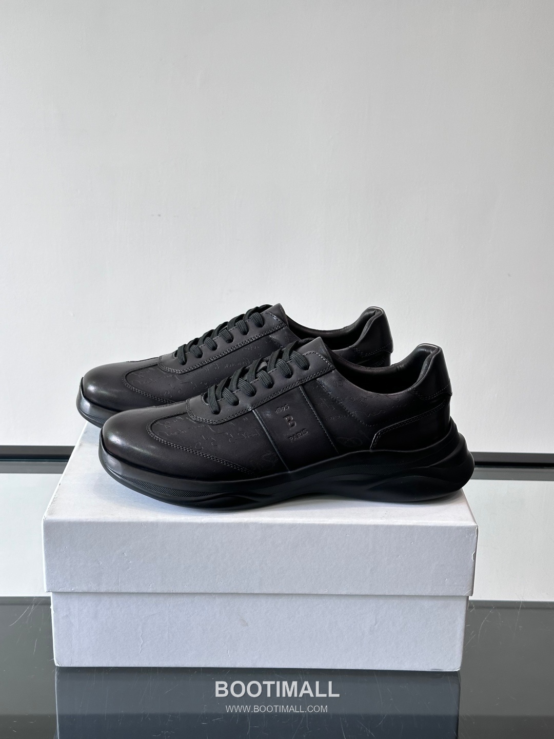 Berluti Calfskin Low Sneakers with Embossed Logo Detail 벨루티 카프스킨 로우 스니커즈 엠보싱 로고 디테일 4.5cm 3