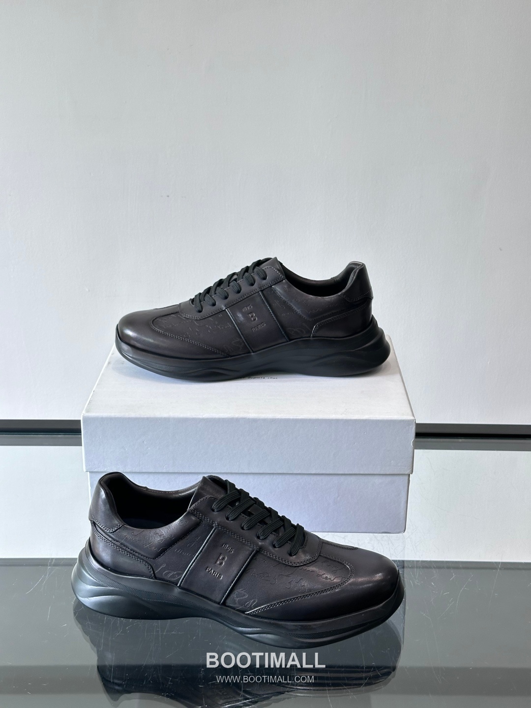 Berluti Calfskin Low Sneakers with Embossed Logo Detail 벨루티 카프스킨 로우 스니커즈 엠보싱 로고 디테일 4.5cm 4