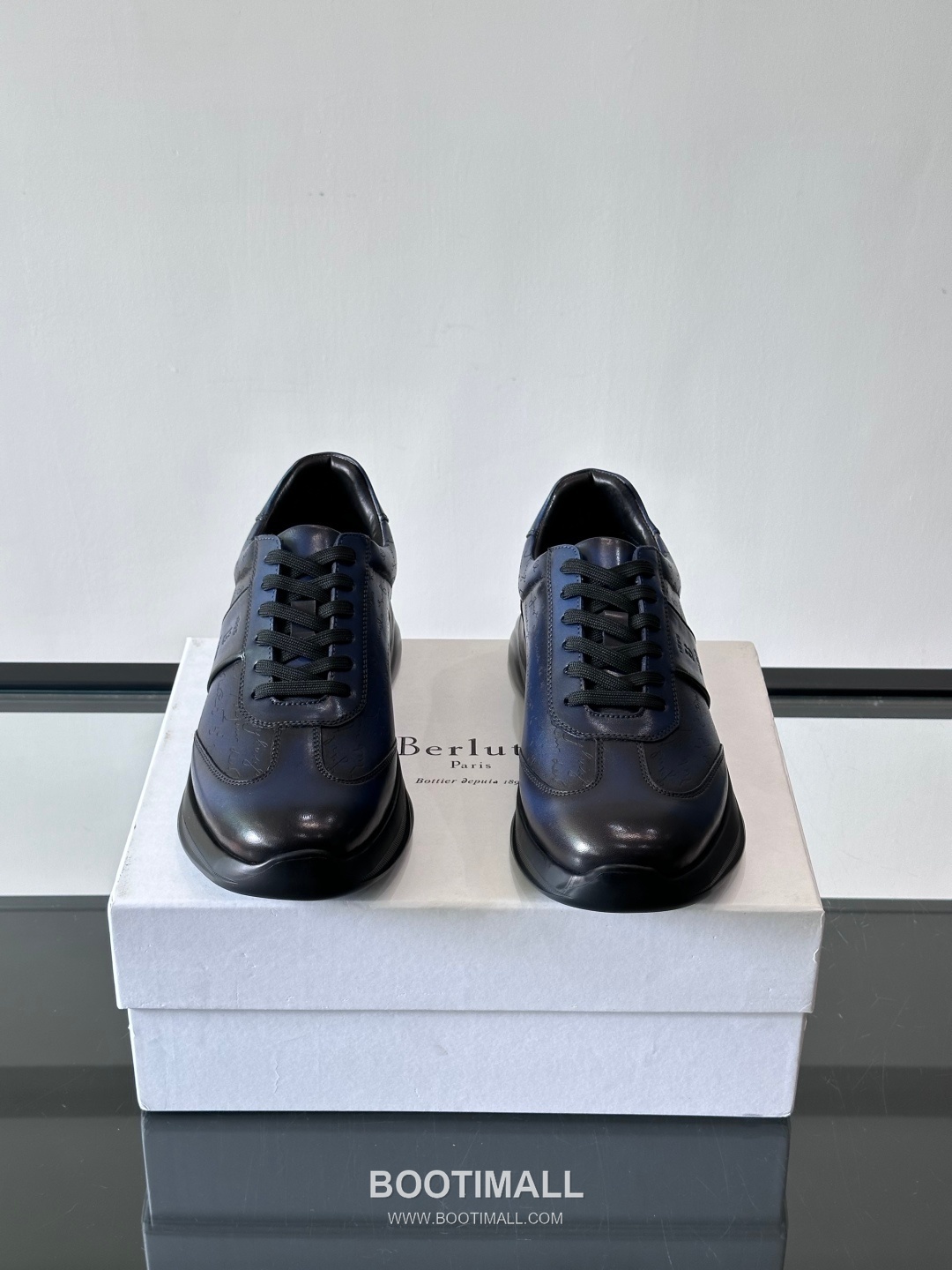 Berluti Calfskin Low Sneakers with Embossed Logo Detail 벨루티 카프스킨 로우 스니커즈 엠보싱 로고 디테일 4.5cm 2