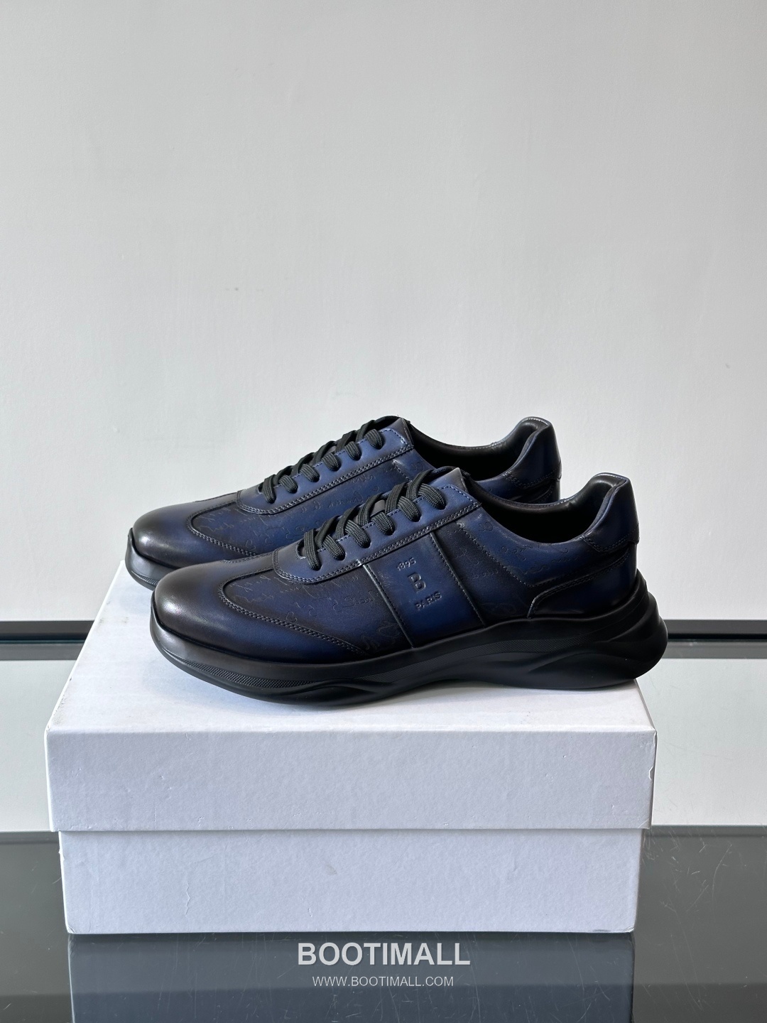 Berluti Calfskin Low Sneakers with Embossed Logo Detail 벨루티 카프스킨 로우 스니커즈 엠보싱 로고 디테일 4.5cm 3