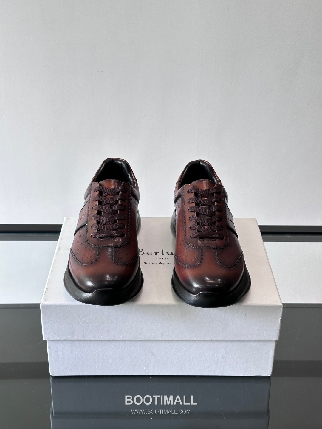 Berluti Calfskin Low Sneakers with Embossed Logo Detail 벨루티 카프스킨 로우 스니커즈 엠보싱 로고 디테일 4.5cm 2