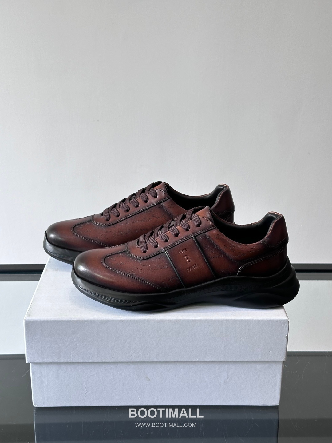 Berluti Calfskin Low Sneakers with Embossed Logo Detail 벨루티 카프스킨 로우 스니커즈 엠보싱 로고 디테일 4.5cm 3
