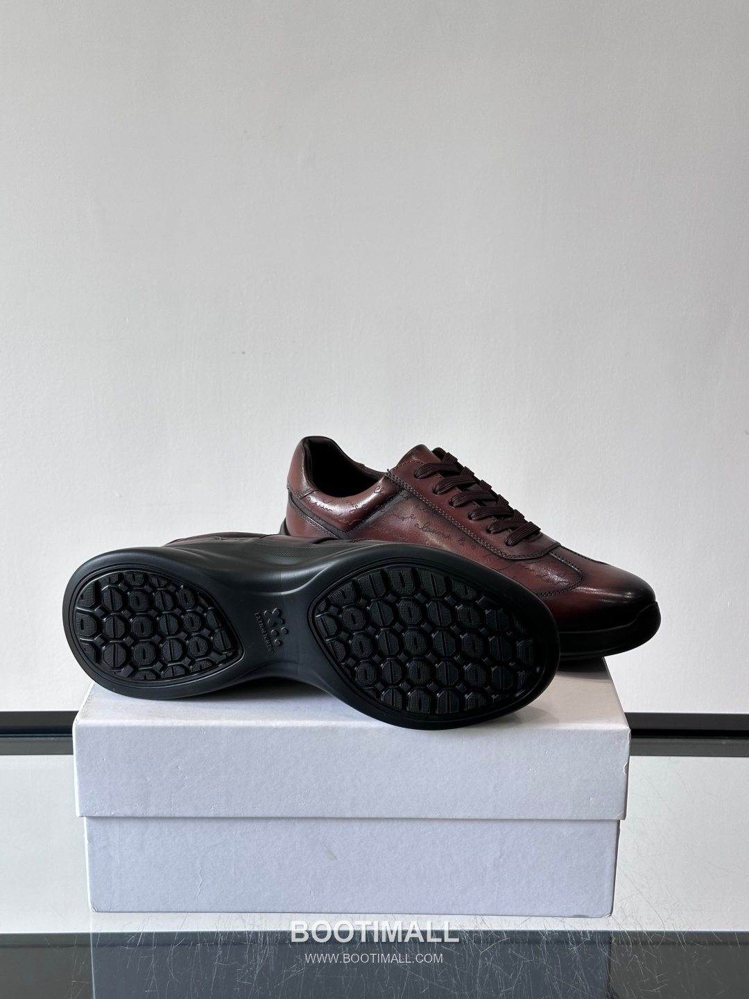 Berluti Calfskin Low Sneakers with Embossed Logo Detail 벨루티 카프스킨 로우 스니커즈 엠보싱 로고 디테일 4.5cm 9