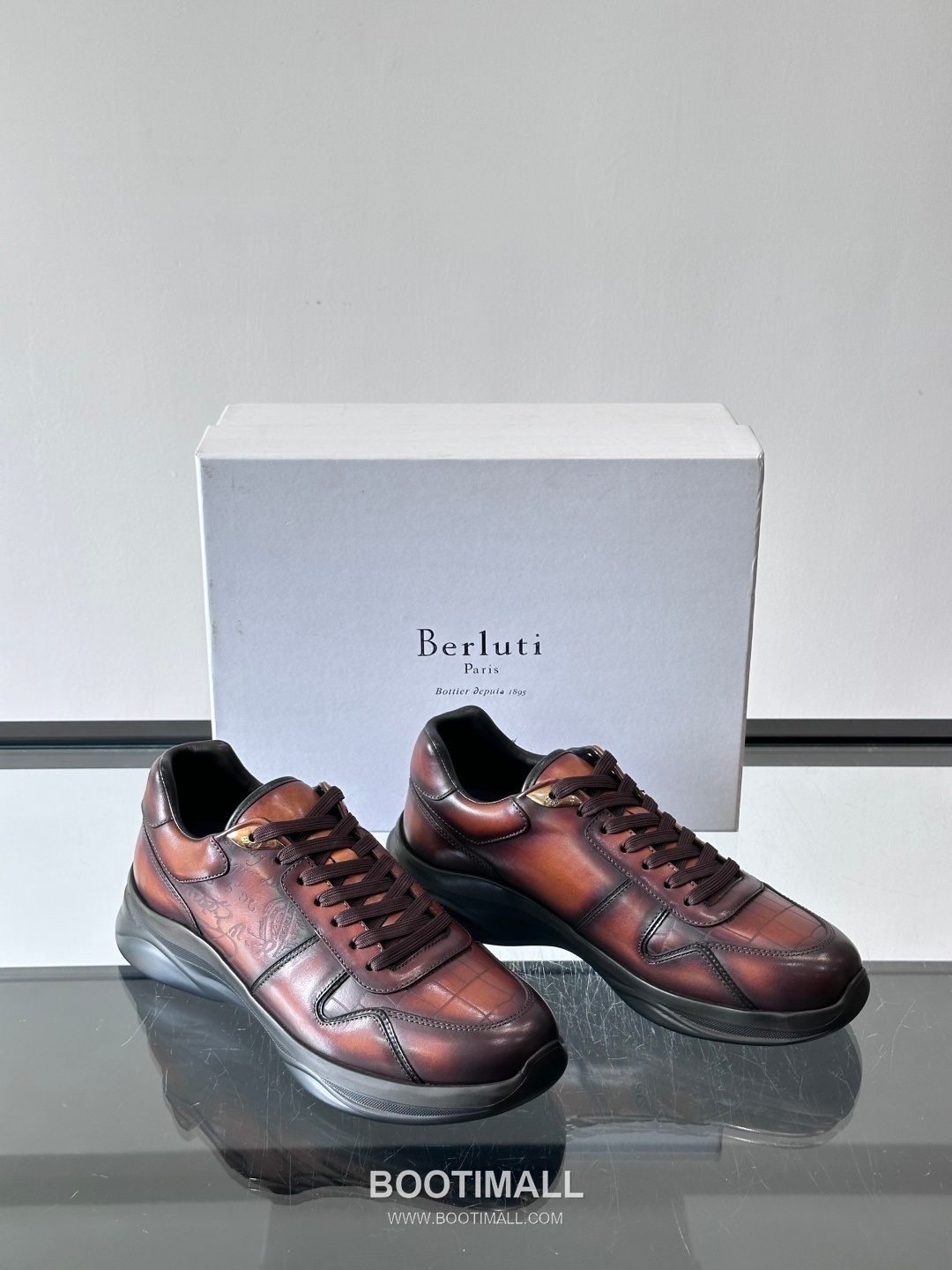 Berluti Calfskin Low Sneakers with Embossed Logo Detail 벨루티 카프스킨 로우 스니커즈 엠보싱 로고 디테일 4.5cm 4