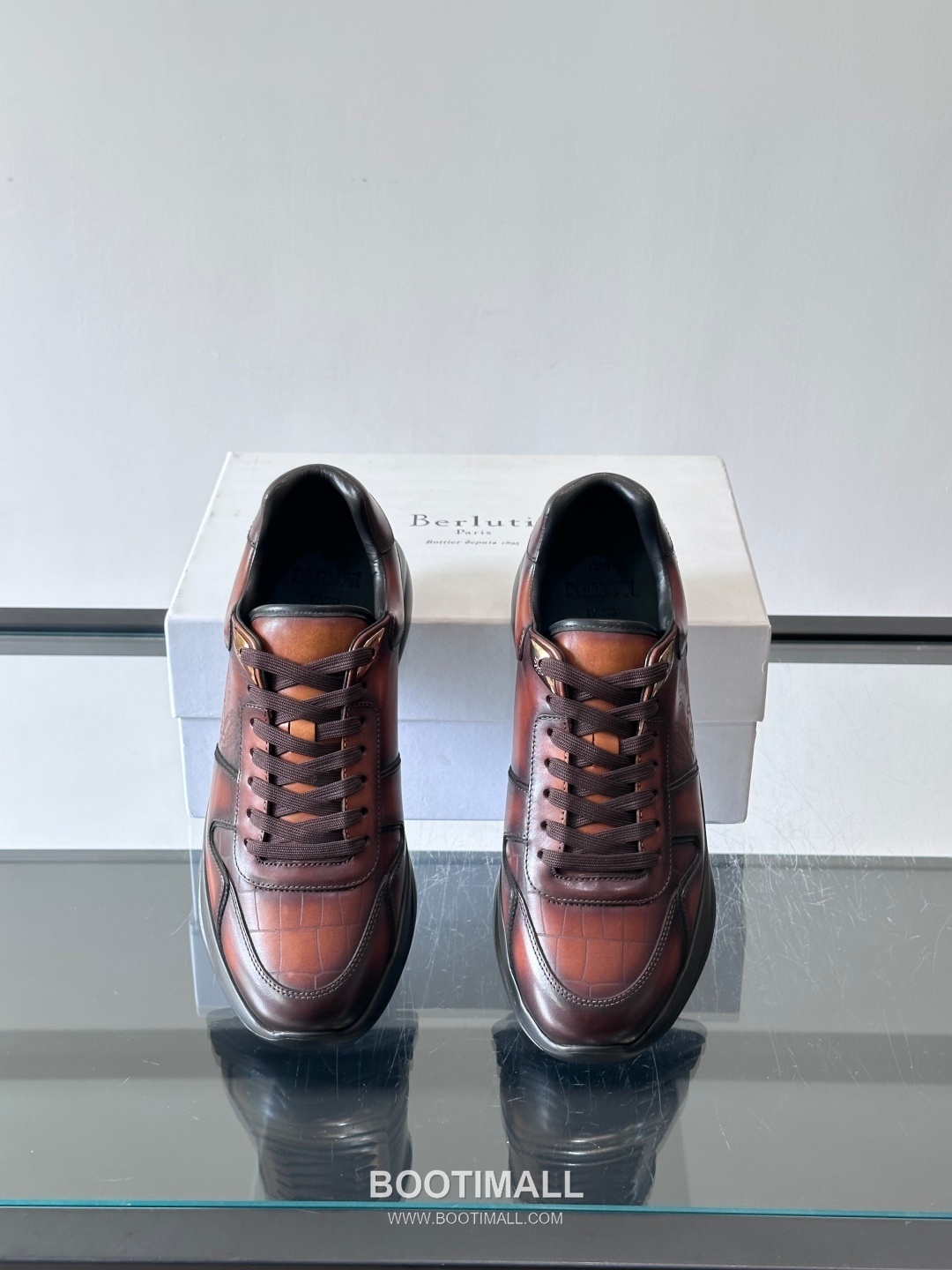 Berluti Calfskin Low Sneakers with Embossed Logo Detail 벨루티 카프스킨 로우 스니커즈 엠보싱 로고 디테일 4.5cm 5