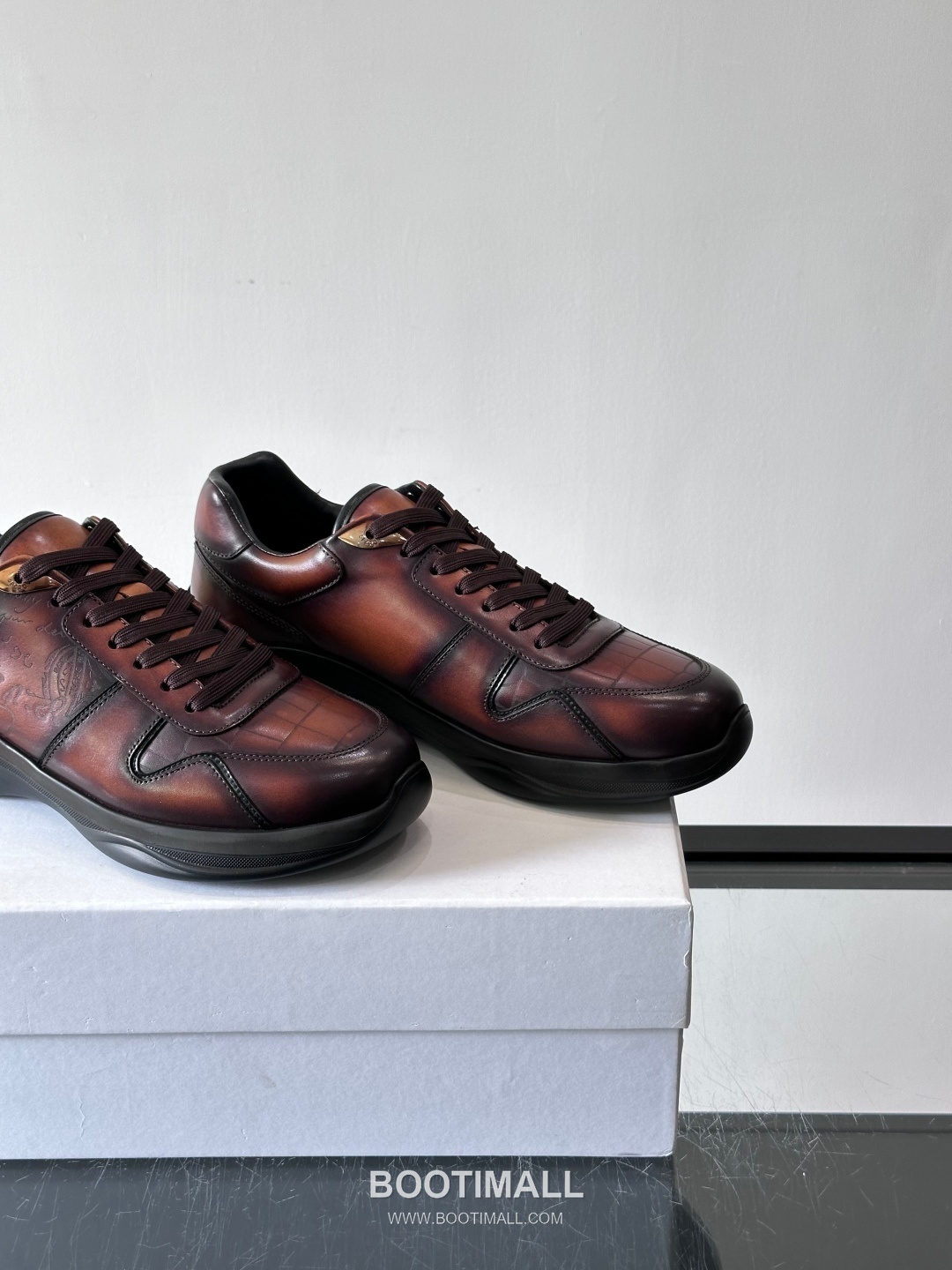 Berluti Calfskin Low Sneakers with Embossed Logo Detail 벨루티 카프스킨 로우 스니커즈 엠보싱 로고 디테일 4.5cm 7