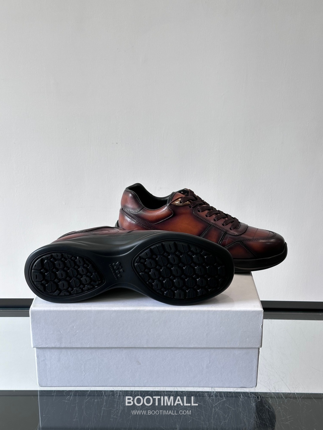 Berluti Calfskin Low Sneakers with Embossed Logo Detail 벨루티 카프스킨 로우 스니커즈 엠보싱 로고 디테일 4.5cm 9