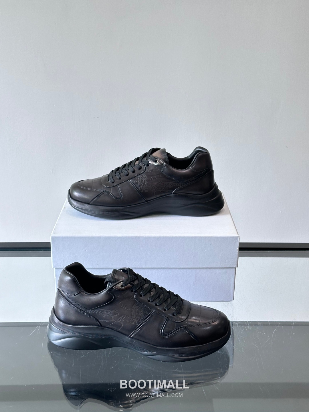 Berluti Calfskin Low Sneakers with Embossed Logo Detail 벨루티 카프스킨 로우 스니커즈 엠보싱 로고 디테일 4.5cm 4
