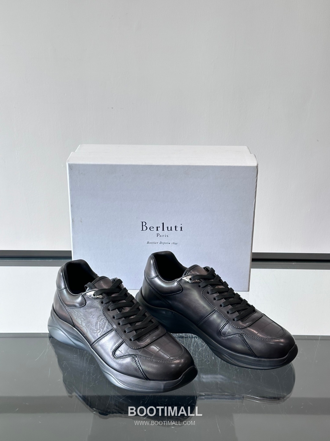 Berluti Calfskin Low Sneakers with Embossed Logo Detail 벨루티 카프스킨 로우 스니커즈 엠보싱 로고 디테일 4.5cm 5
