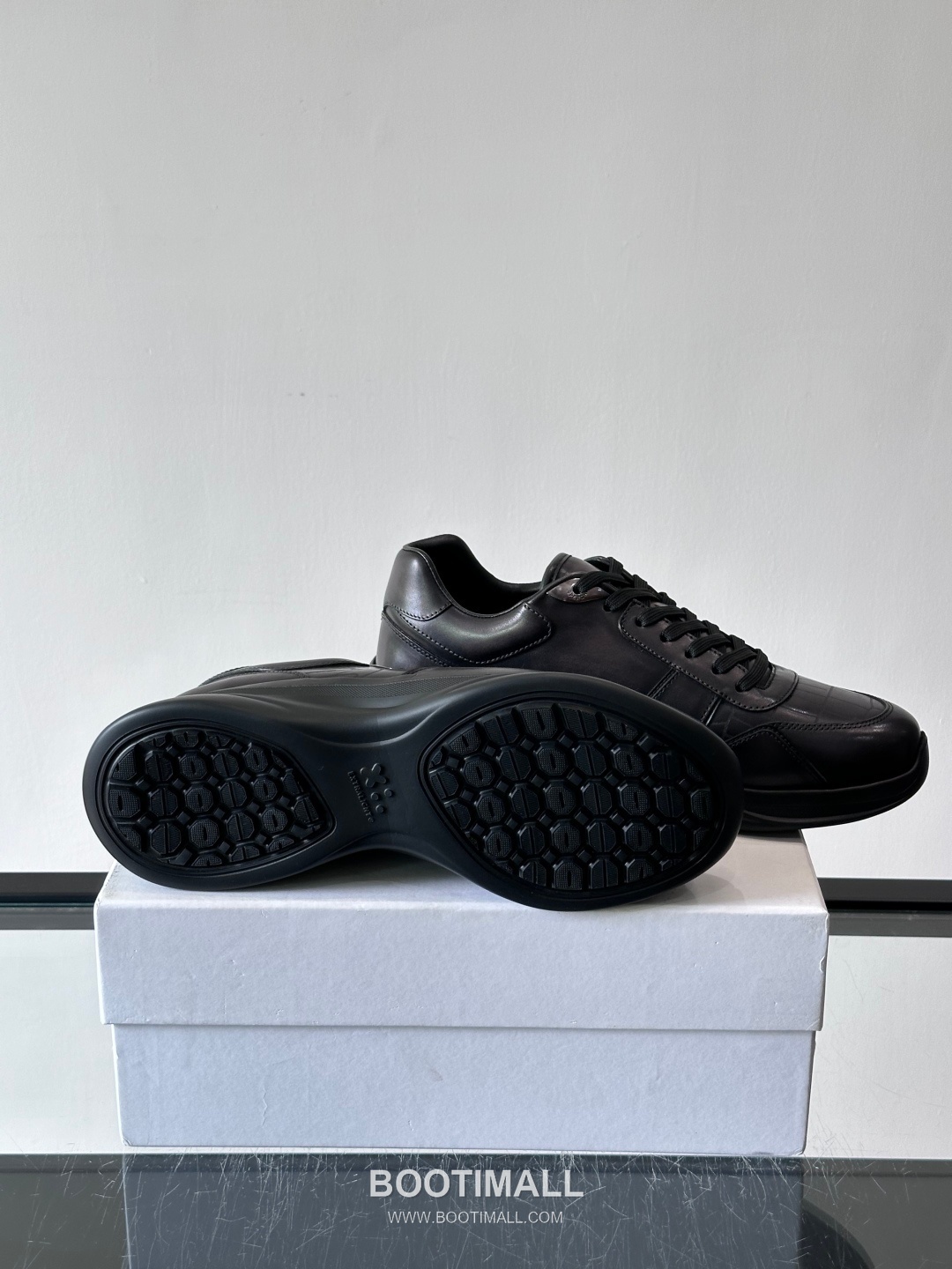 Berluti Calfskin Low Sneakers with Embossed Logo Detail 벨루티 카프스킨 로우 스니커즈 엠보싱 로고 디테일 4.5cm 9
