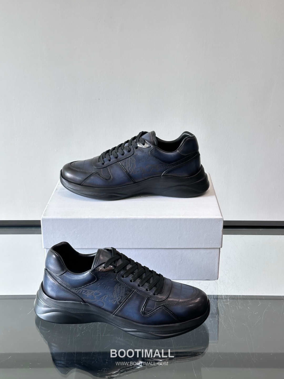 Berluti Calfskin Low Sneakers with Embossed Logo Detail 벨루티 카프스킨 로우 스니커즈 엠보싱 로고 디테일 4.5cm 4