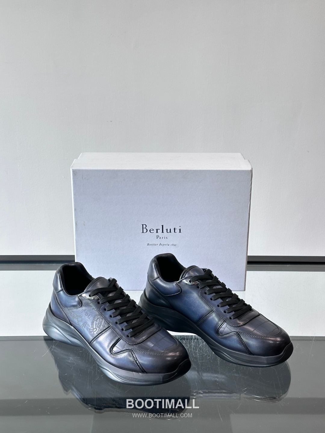 Berluti Calfskin Low Sneakers with Embossed Logo Detail 벨루티 카프스킨 로우 스니커즈 엠보싱 로고 디테일 4.5cm 5