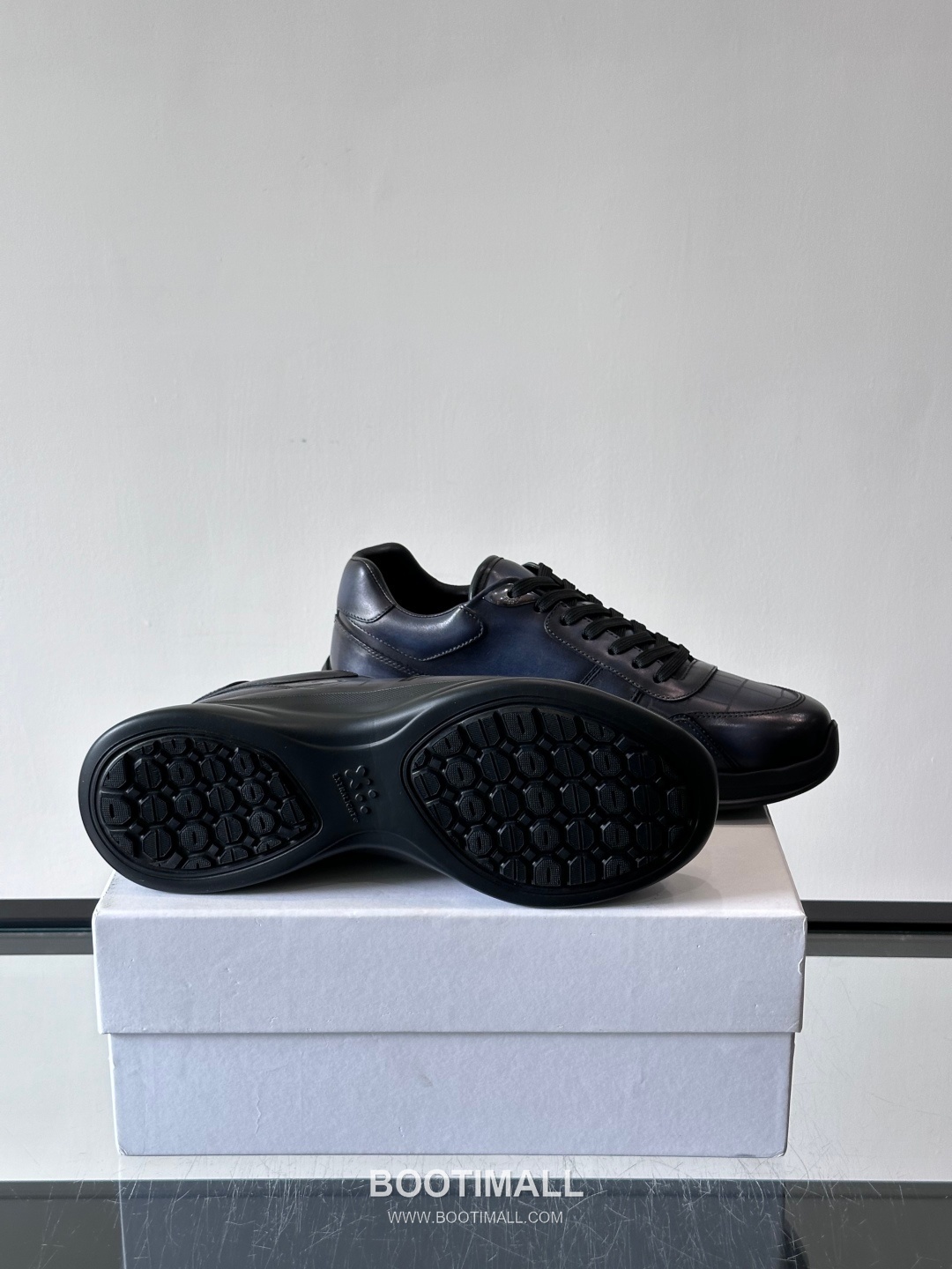 Berluti Calfskin Low Sneakers with Embossed Logo Detail 벨루티 카프스킨 로우 스니커즈 엠보싱 로고 디테일 4.5cm 9