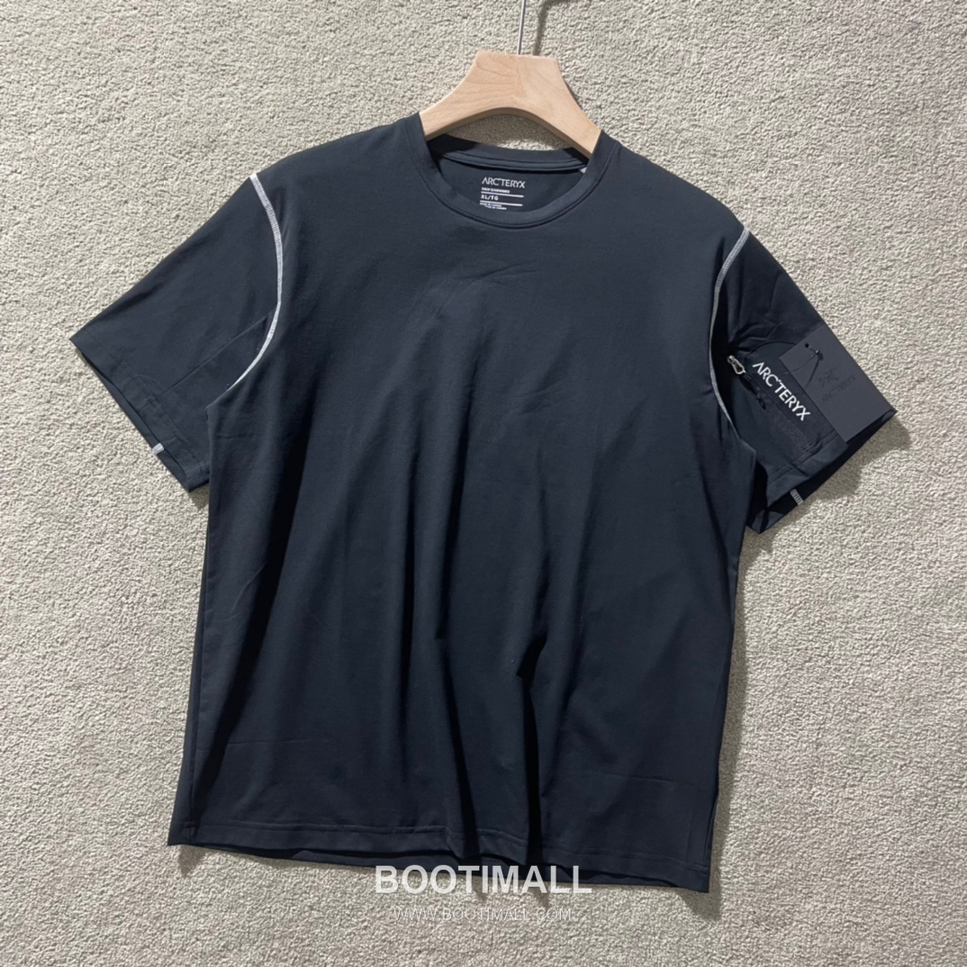 Arc’teryx SS24 Polyester Blend Colorblock Zip Pocket Quick-Dry Short Sleeve T-Shirt 아크테릭스 SS24 폴리에스터 혼방 컬러블록 지퍼포켓 퀵드라이 반팔 티셔츠 1