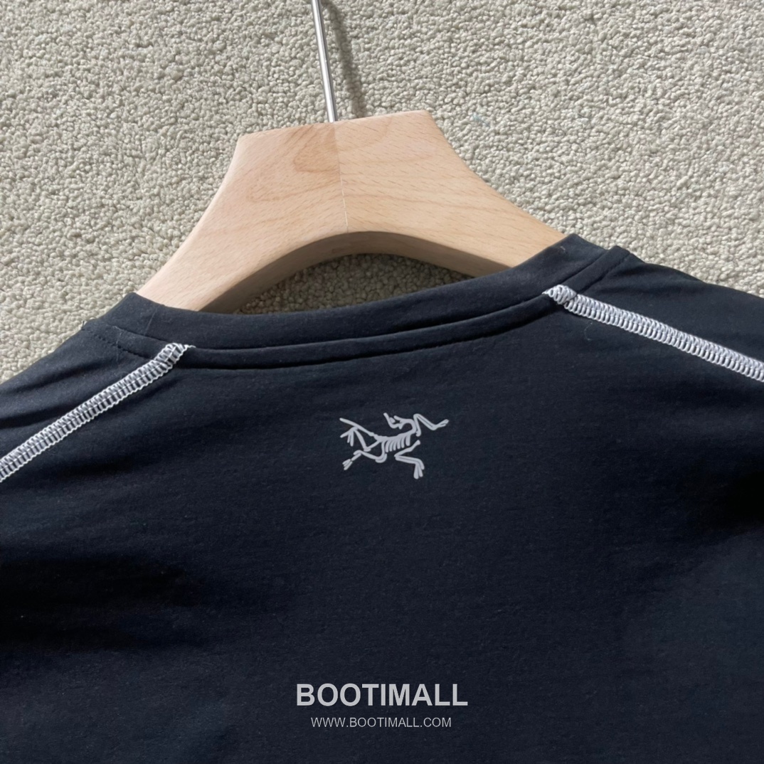 Arc’teryx SS24 Polyester Blend Colorblock Zip Pocket Quick-Dry Short Sleeve T-Shirt 아크테릭스 SS24 폴리에스터 혼방 컬러블록 지퍼포켓 퀵드라이 반팔 티셔츠 9