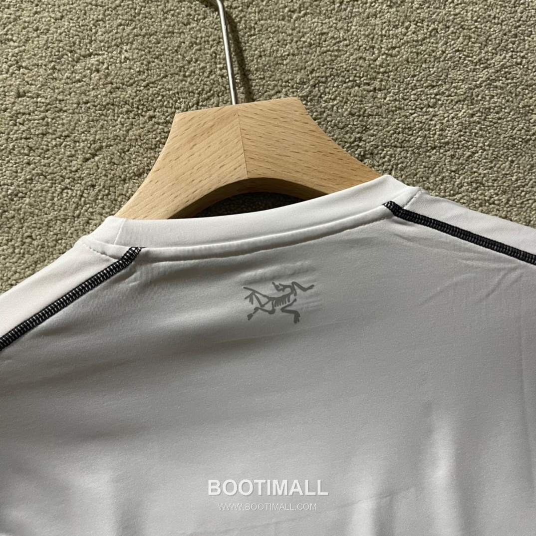 Arc’teryx SS24 Polyester Blend Colorblock Zip Pocket Quick-Dry Short Sleeve T-Shirt 아크테릭스 SS24 폴리에스터 혼방 컬러블록 지퍼포켓 퀵드라이 반팔 티셔츠 9